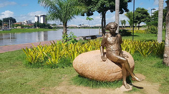 Estátua de Albert Einstein em Sobral, Ceará. Imagem: Folha do Estado de S. Paulo/Reprodução Estátua de Albert Einstein em Sobral, Ceará. Imagem: Folha do Estado de S. Paulo/Reprodução
