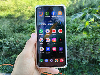 O Galaxy S21 FE já recebeu o Android 15, inclusive no Brasil. Imagem: Oficina da Net