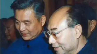 Deng Jiaxian (à esquerda) conhecido como o pai da bomba atômica da China e Yu Min (à direita) conhecido como o pai da bomba de hidrogênio da China. (Crédito: Xie Jianyan/Reprodução) Deng Jiaxian (à esquerda) conhecido como o pai da bomba atômica da China e Yu Min (à direita) conhecido como o pai da bomba de hidrogênio da China. (Crédito: Xie Jianyan/Reprodução)