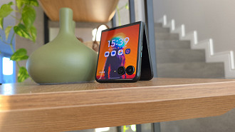 Motorola Razr 60 Ultra; Tela externa Motorola Razr 60 Ultra; Tela externa