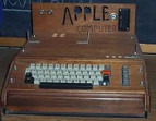 Vai a leião dia 23 de novembro o primeiro computador lançado por Steve Jobs, o Apple-1 Vai a leião dia 23 de novembro o primeiro computador lançado por Steve Jobs, o Apple-1
