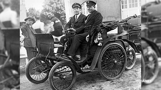 Karl Benz exibe o Benz Velo em uma corrida Karl Benz exibe o Benz Velo em uma corrida