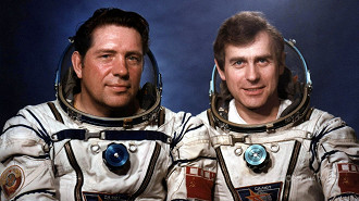 Vladimir Lyakhov e Aleksandr Aleksandrov, cosmonautas da Soyuz T-9 Vladimir Lyakhov e Aleksandr Aleksandrov, cosmonautas da Soyuz T-9