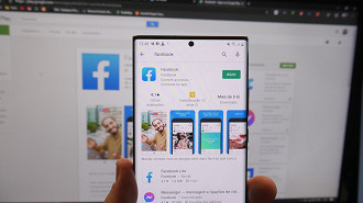O Facebook é um dos apps que consomem energia quando aberto em segundo plano (Imagem / Oficina da Net).