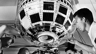 Telstar é lançado e inicia as transmissões via satélite Telstar é lançado e inicia as transmissões via satélite