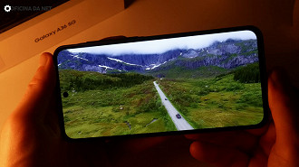 A tela do Galaxy A36 é realmente imersiva, com bordas finas e de qualidade inquestionável. Imagem: Oficina da Net A tela do Galaxy A36 é realmente imersiva, com bordas finas e de qualidade inquestionável. Imagem: Oficina da Net