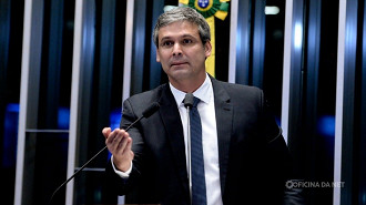 Lindbergh Farias (RJ) reforla que o presidente Lula nunca foi favorável à cobrança da taxa das blusinhas. Imagem: Reprodução Lindbergh Farias (RJ) reforla que o presidente Lula nunca foi favorável à cobrança da taxa das blusinhas. Imagem: Reprodução