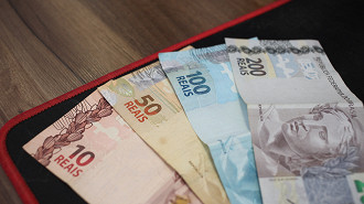 Considerando que o G56 foi criado com a proposta de ser um aparelho custo-benefício, seu valor ainda está salgado.