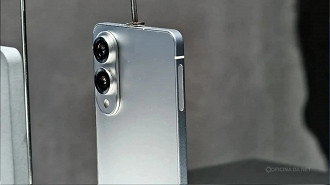 Pode ser difícil, mas a gente quer mais bateria, mantendo a mesma espessura. Imagem: Samsung/Reprodução Pode ser difícil, mas a gente quer mais bateria, mantendo a mesma espessura. Imagem: Samsung/Reprodução
