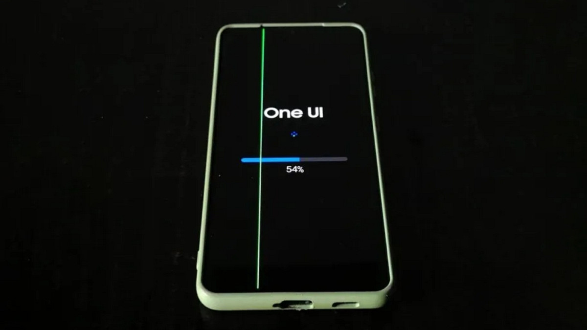 Usuários reclamam de linha preta no Galaxy Z Flip após a One UI 7 e Samsung confirma bug