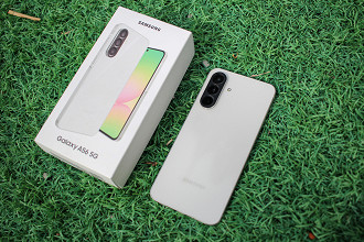 Galaxy A56 traz um acabamento traseiro em vidro e a estrutura lateral feita em metal, bem interessante para a categoria.
