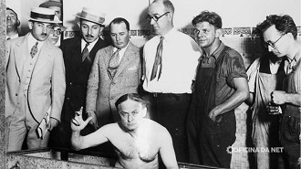Harry Houdini escapa de caixão submerso, desafiando a lógica e entrando na história do ilusionismo. Imagem: Reprodução Harry Houdini escapa de caixão submerso, desafiando a lógica e entrando na história do ilusionismo. Imagem: Reprodução