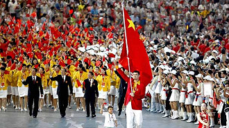 Festa, organização e muito nacionalismo foram alguns pontos marcantes da cerimônica de abertura dos Jogos Olímpicos de Pequim em 2007. Imagem: Reprodução Festa, organização e muito nacionalismo foram alguns pontos marcantes da cerimônica de abertura dos Jogos Olímpicos de Pequim em 2007. Imagem: Reprodução