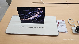 Huawei Mate XT Ultimate Design, o tri-fold da Huawei. Imagem: Felipe Lupetti/Oficina da Net