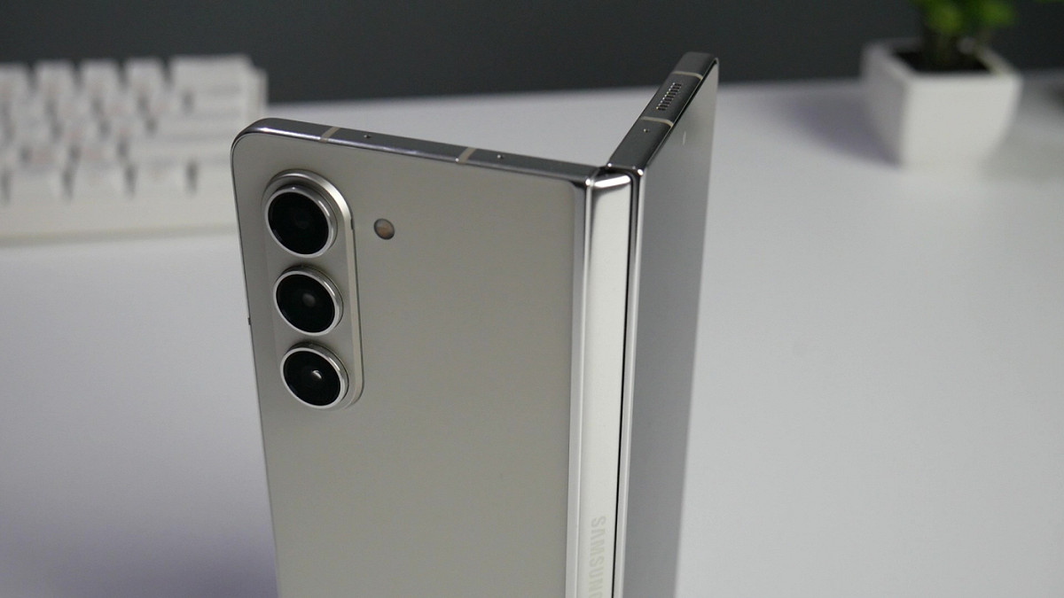 Galaxy Z Fold6 e Flip6 recebendo patch de agosto