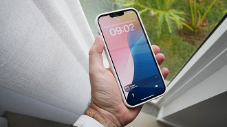 O iPhone 16e traz uma tela com o polêmico entalhe que esteve presente nos iPhones nas linhas 13 e 14