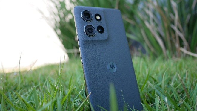 3 celulares Motorola com telas infinitas que valem a pena em 2025