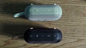 Essa caixa de som possui 5 botões físicos para você parear bluetooth, controlar o volume, dar pause nas músicas, etc. Essa caixa de som possui 5 botões físicos para você parear bluetooth, controlar o volume, dar pause nas músicas, etc.