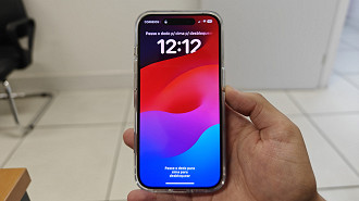 A enorme pílula para abrigar a câmera frontal e o Face ID que chegaram a partir da linha 14 Pro, permanecem na linha 17.