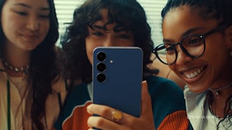 Quando ficar mais próximo dos R$ 3 mil, pode começar a fazer sentido comprar o Galaxy S25 FE. Imagem: Samsung/Reprodução