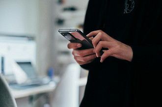 O roaming de dados permite se conectar à internet mesmo fora da área de cobertura (Imagem: Jonas Leupe/Unsplash)
