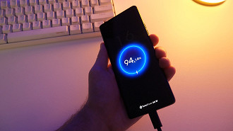 O Edge 60 Neo traz uma bateria de 5.200mAh de capacidade e um carregador de 68W, uma receita de sucesso.