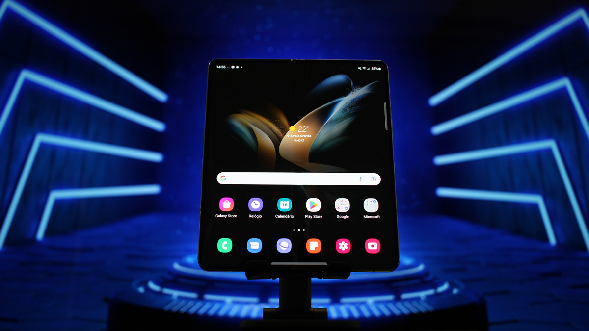 Galaxy Z Flip 4 e Z Fold 4 recebendo a One UI 8