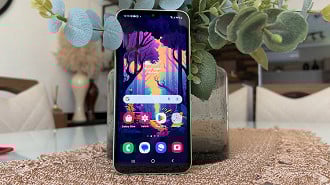 A tela do Galaxy A07 possui resolução apenas HD e tecnologia LCD, sendo um dos pontos que a marca fez economias para refletir no preço baixo. A tela do Galaxy A07 possui resolução apenas HD e tecnologia LCD, sendo um dos pontos que a marca fez economias para refletir no preço baixo.