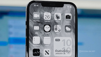 Ative o modo preto e branco para tornar o celular menos interessante