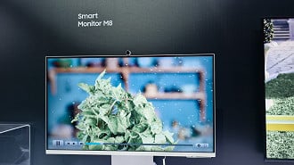 O Smart Monitor M8 conta com webcam integrada, resolução 4K e sistema operacional de TV embarcado. Podendo ser controlado via controle remoto. O Smart Monitor M8 conta com webcam integrada, resolução 4K e sistema operacional de TV embarcado. Podendo ser controlado via controle remoto.