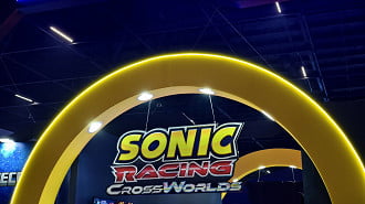 O novo jogo de corrida Racing CrossWorlds da SEGA chega para competir diretamente com o Mario Kart Worlds da concorrente Nintendo. O novo jogo de corrida Racing CrossWorlds da SEGA chega para competir diretamente com o Mario Kart Worlds da concorrente Nintendo.