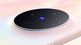 O Vivo X300 recebeu upgrades bem interessantes no conjunto de câmeras em comparação ao compacto da geração anterior. O Vivo X300 recebeu upgrades bem interessantes no conjunto de câmeras em comparação ao compacto da geração anterior.