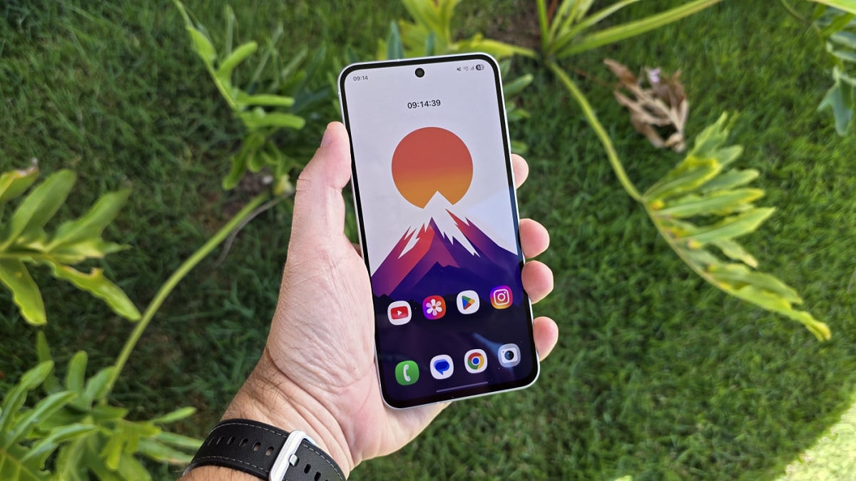 Patch de outubro chega primeiro ao Galaxy S25 FE e A56. Imagem: Oficina da Net Fonte: Oficina da Net; Fotógrafo: Luís Jähn
