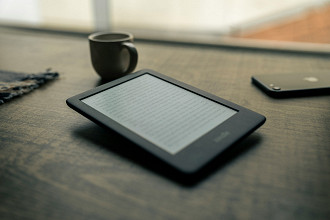 Telas e-ink garantem um maior conforto visual (Imagem: @felirbe/Unsplash) Telas e-ink garantem um maior conforto visual (Imagem: @felirbe/Unsplash)
