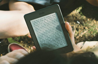 Kindle (Imagem: James Tarbotton/Unsplash) Kindle (Imagem: James Tarbotton/Unsplash)