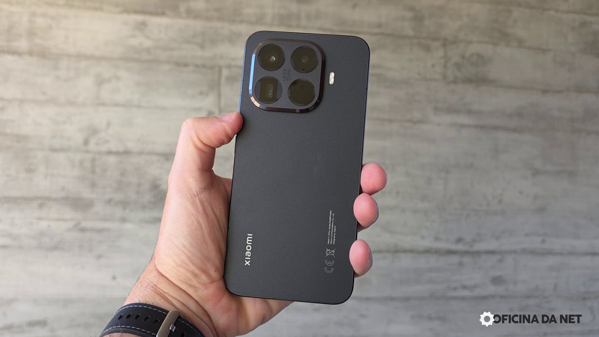 Xiaomi 15T e 15T Pro recebendo a HyperOS 3. Imagem: Oficina da Net