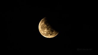 Lua Crescente de hoje já está com mais da metade do seu disco iluminado Lua Crescente de hoje já está com mais da metade do seu disco iluminado