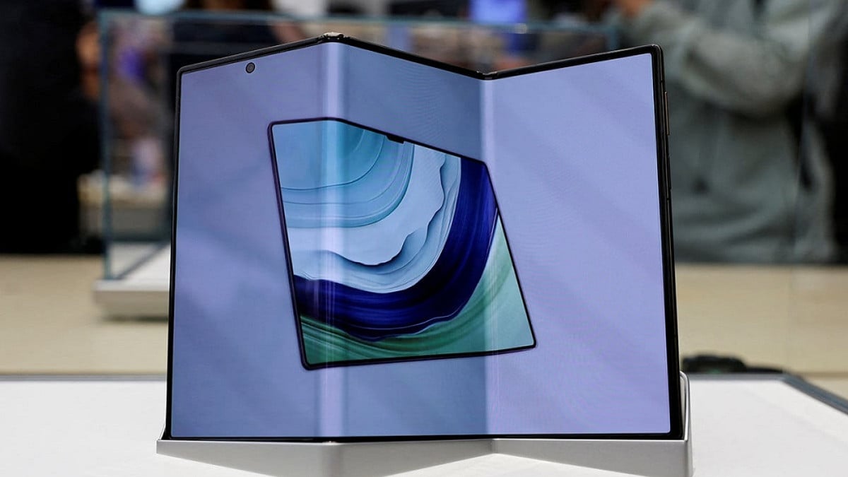 Celular dobrável em demonstração