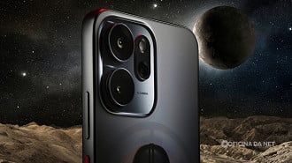 Módulo de câmeras com o halo vermelho iridescente