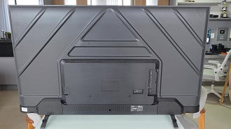 Reforço na estrutura traseira da TV