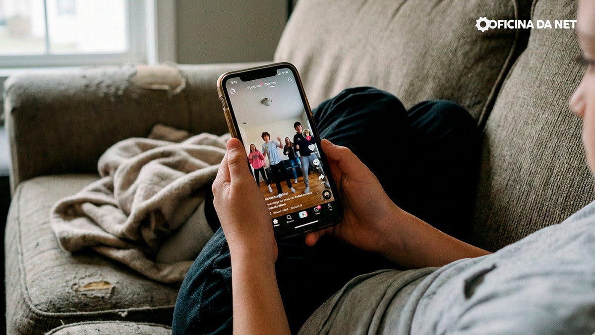 Austrália proíbe redes sociais para menores de 16