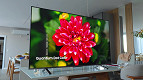 TV QLED gigante de 65 despenca e pode ser comprada por menos de R$ 3 mil na Amazon