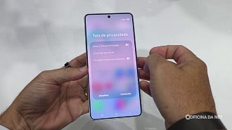 Para ativar a Tela de Privacidade basta entrar na configuraçaõ e alterar a chave para ligado. Imagem: Oficina da Net