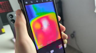 POCO X8 Pro sob câmera térmica após 1 hora jogando Genshin Impact