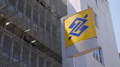 Bancos, Correios e Pix funcionam hoje, 20 de abril? Veja o que abre no feriadão de Tiradentes