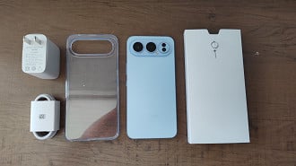 Esse é o conteúdo que já vem incluso na caixa do HONOR 500 Pro, muito bom vermos esse carregador potente por aqui