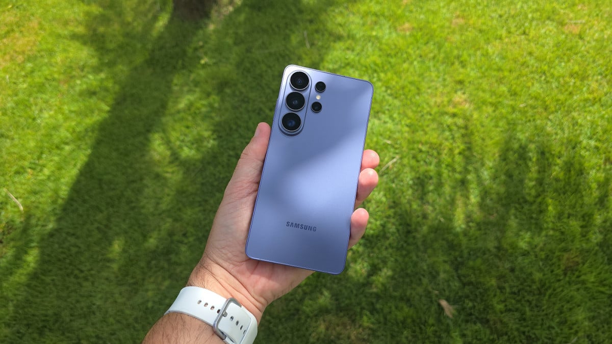 Galaxy S26 Ultra continua com bug na câmera, mas a correção deve chegar junto com o pacote de segurança de maio. Imagem: Oficina da Net