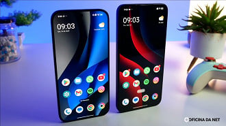POCO X8 Pro (azul) ao lado de POCO X8 Pro Max (vermelho)