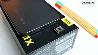 Anel de borracha ao redor da gavetinha de chip impede água e detritos de adentrar a estrutura interna do celular