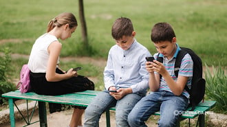 No Brasil, o uso de celulares são proibidos nas escolas
